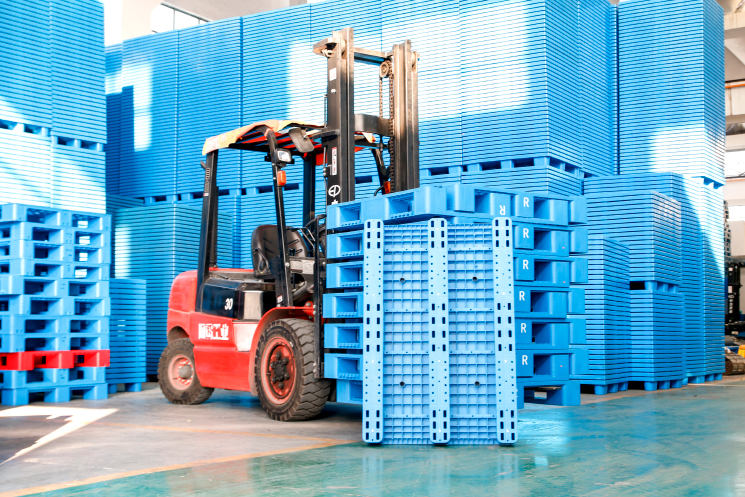 注塑塑料托盤或?qū)⒊蔀橥斜P行業(yè)的制高點(diǎn)